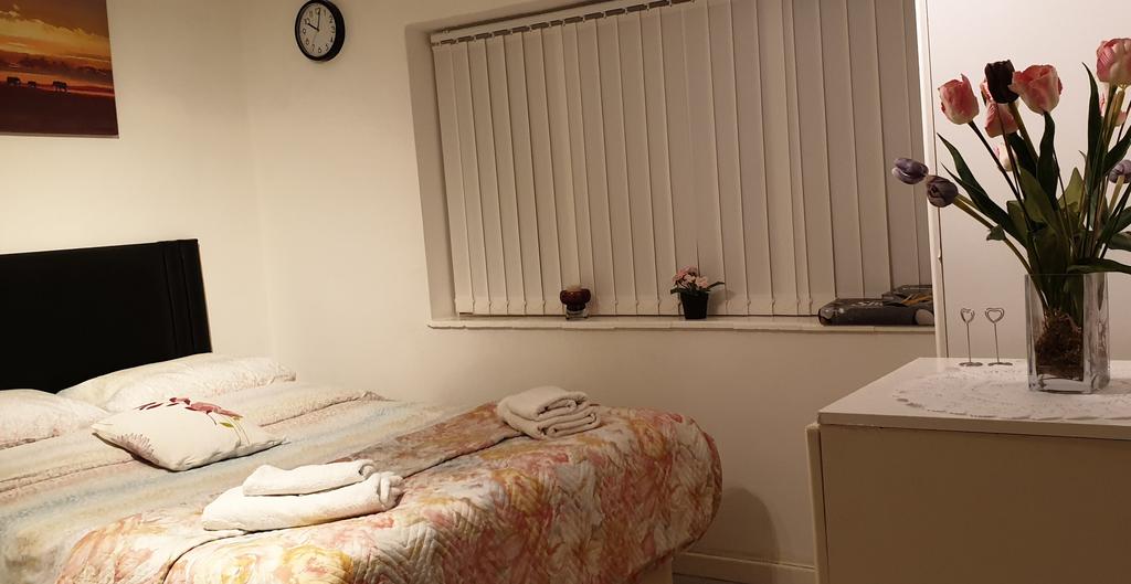 Amazing Double Liverpool room 2